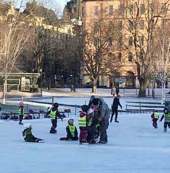 Vi sköter 1 flaggstång i Vanadislunden vid alla flaggdagar. Vi ser till att barn kan leka i rent vatten i Tegnérlundens plaskdamm. Vi sköter om 10 livräddningsstationer vid kajer och stränder.