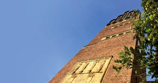 Treffpunkt Stadtspaziergang für Erstsemester Hans Peter Reiffert zeigt uns Darmstadt Du fängst demnächst an, hier in Darmstadt zu studieren oder bist schon eine Weile hier und hast trotzdem noch