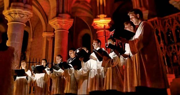 Schola der KHG Einige Gottesdienste hatten sie bereits durch ihren Gesang in feiner Weise gestaltet, doch am Freitag, den 12. Juli 2019 wagten sie sich so richtig ins Rampenlicht!
