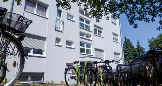 WG der KHG Der Gebäudekomplex der KHG in der Nieder-Ramstädter Straße 30 bietet neun Studierenden sehr ansprechende Zimmer, aufgeteilt in drei Wohneinheiten.