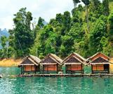 Khao Soks nationalpark Knappt 20 mil norr om Phuket ligger denna drygt 700 kvadrat kilometer stora national park som är södra Thailands största ur skog.