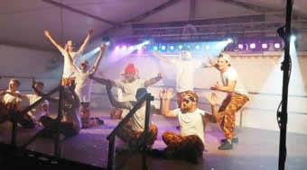 Baumholder - 7 - Ausgabe 29/2019 Während ihres Gastauftrittes beim Showtanzabend der Nachbargemeinde Hoppstädten wurden sowohl die Heimbacher Besenbinderbuwe als auch die Hopptown Jumping Jacks zur