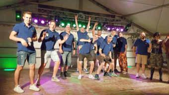 Unsere Jungs bezauberten insbesondere die weiblichen Gäste mit ihrem ca. 10-minütigem 90er-Jahre-Medley und ließen manchen Anwesenden in Erinnerungen schwelgen und lauthals mitsingen.
