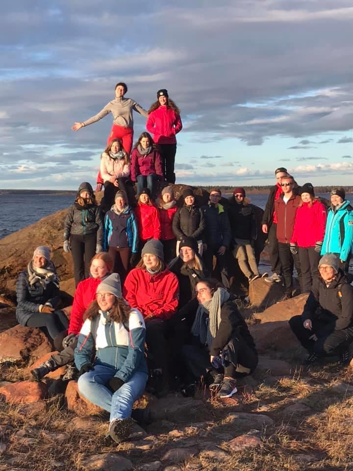 FÖRTECKNING ÖVER GRUPPHANDLEDARE OCH HEMKLASSER G19a G19b G19c Grupphandledare: Grupphandledare: Grupphandledare: Ann-Charlott Brandt Nina Hansén Christer Enlund Hemklass: D201 Hemklass: D302