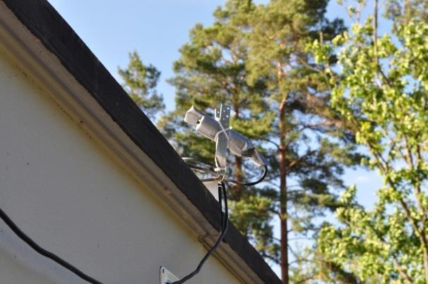 Boxarna ställdes in att starta och avsluta inspelningarna 15 minuter efter solens ned- respektive uppgång.