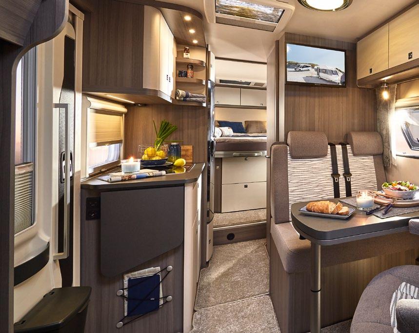 Takluckor DOMETIC SEITZ SAT-system KATHREIN Överskåp med luftspalt baktill, extra kraftiga gångjärn och stort förvaringsutrymme Slitstarkt GRP-tak LED-platteve 22" Extrabred ingångsdörr med