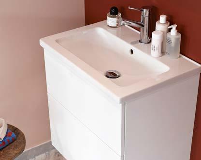 Mått (BxHxD): 415x606x380 mm Soft vit OM DU HAR BÅDE BADRUM OCH WC/DUSCH i din bostad, ska du göra inredningsval till båda dessa rum Kulör F44 BADRUM FREE 615 Kommod med två lådor som