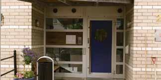 Referenser Bostäder Lägenheter i flerbostadshus har blivit en populär boendeform för människor i alla åldrar.