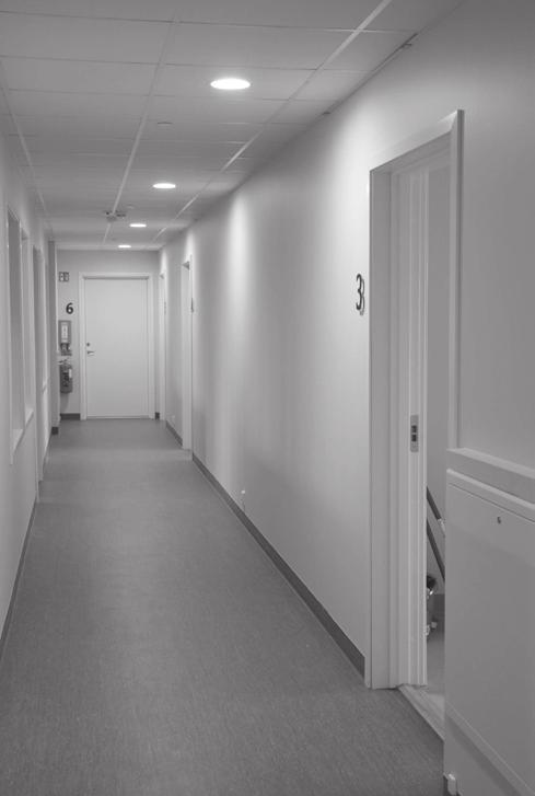 Det är Fyriskonsult AB som svarar för fastigheten och Imera AB som driver själva boendet. I byggnaden finns nu sex fräscha lägenheter på 40 till 46 kvadratmeter.