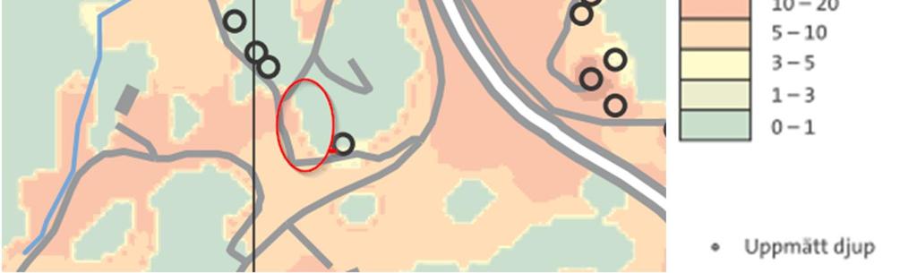 Moränen därunder är en sandig morän, silt samt sten och block förekommer, med mäktighet på mellan 0,5 och 2,2 meter i undersökta gropar.