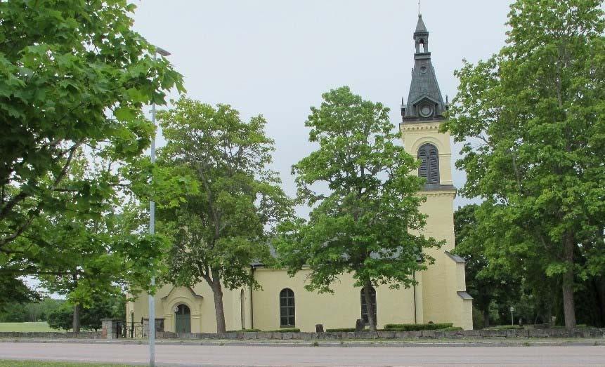 Vänge kyrka är, liksom kyrkor historiskt alltid varit, ett landmärke på platsen.