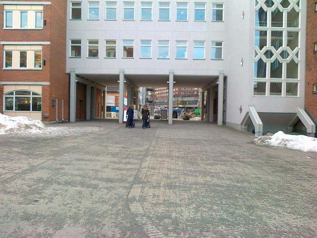 . Bilden tagen mot sydost och utgången till Esplanaden i den södra delen av planområdet.