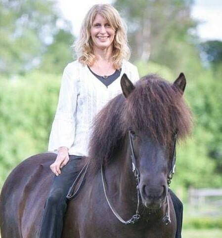 Jag kommer att erbjuda prova på healing och visa produkter såsom ekologisk Deo, CBD-olja och salva m.m. Anna Tornehagen, 070 342 39 79 MediYoga i Tolg Utbildad mediyogaterpeut och mindfullnessinstruktör.
