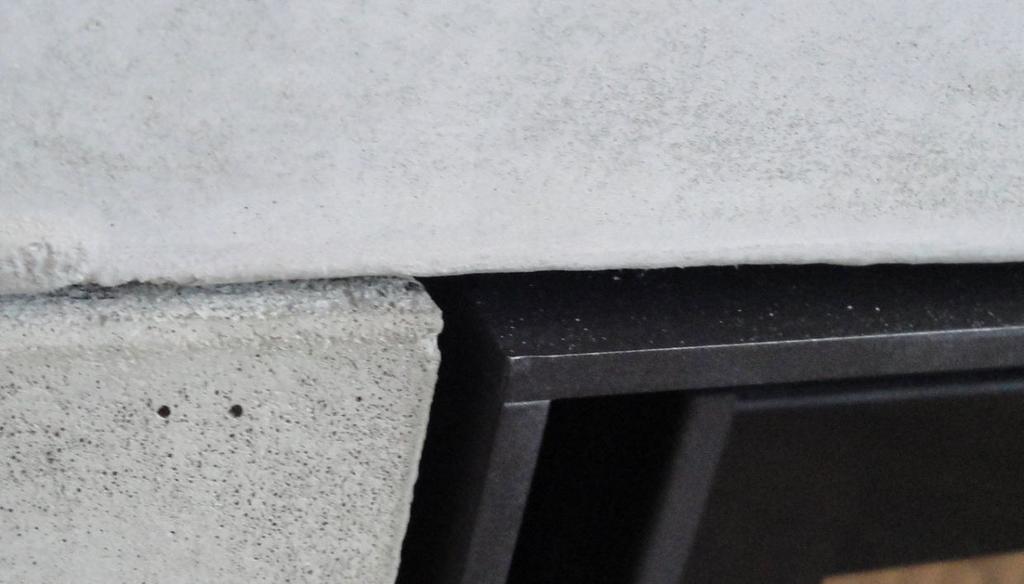 Användning För att kunna kompensera insatsens och beklädnadens olika termiska expansion finns ett utrymme på cirka 2-3 mm runt eldluckan.