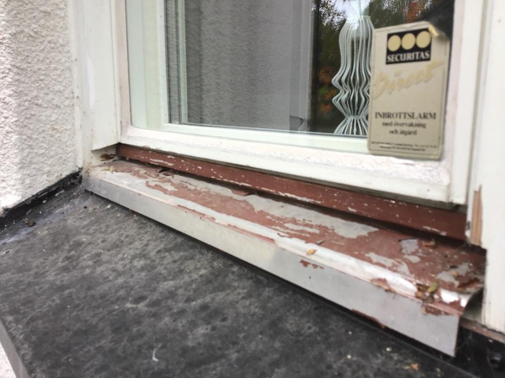 stuprörets fals. Inga skador till följd av falsens placering noterades vid besiktningstillfället.
