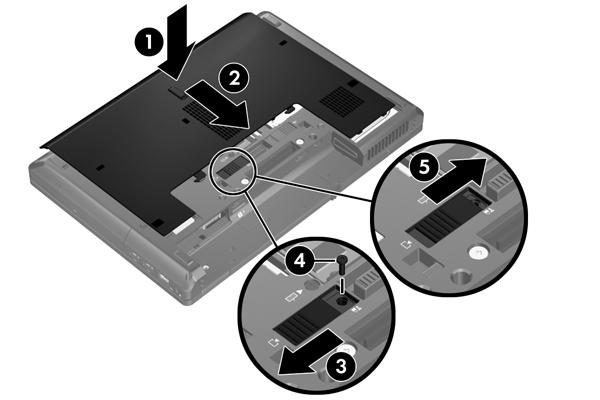4. Vänd batterifacket mot dig, för bottenpanelens frikopplingsmekanism åt vänster (3) och, om du väljer att använda tillvalsskruven, sätt i och dra åt tillvalsskruven (4) så att den håller