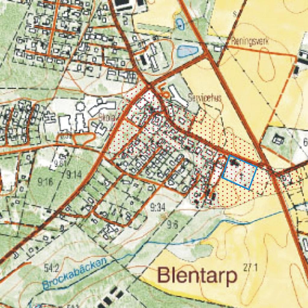 Platsen för Blentarps kyrkogård är i förhållande till sin omgivning relativt högt belägen, men den utgör inte den högsta punkten i närområdet.