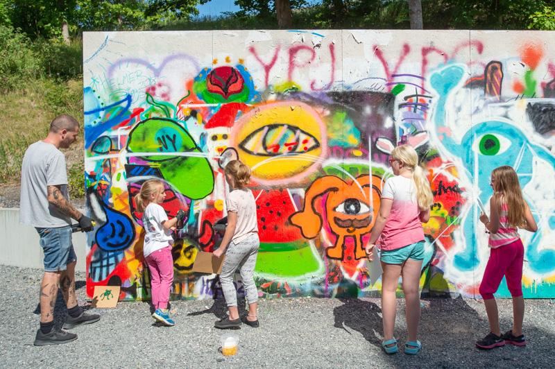 Konstworkshop för barn och unga - SKAPARVERKSTAD Genom MUCF-bidrag från Nora Kommun hade Nora Art liksom 2017 möjlighet att under tiden för sommarutställningen 9/6-29/7 arrangera olika skapande