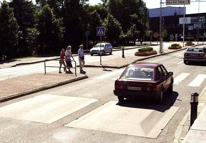 Det finns utformningar med rundade anter som fungerar bättre ur den aspeten. Bild 6.10 Väguddar (Trafibanen.