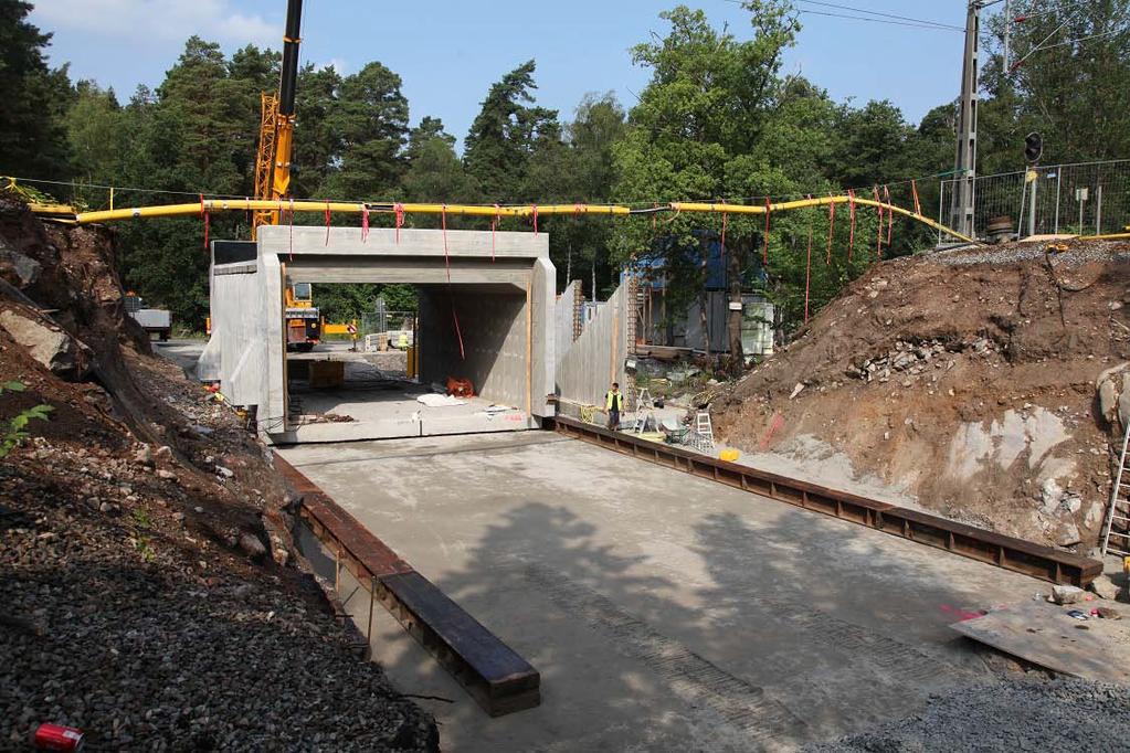 Sida 4 (6) tunneln kan glida in i position på två stålbalkar. Metoden är beprövad och bedöms som kontrollerad.