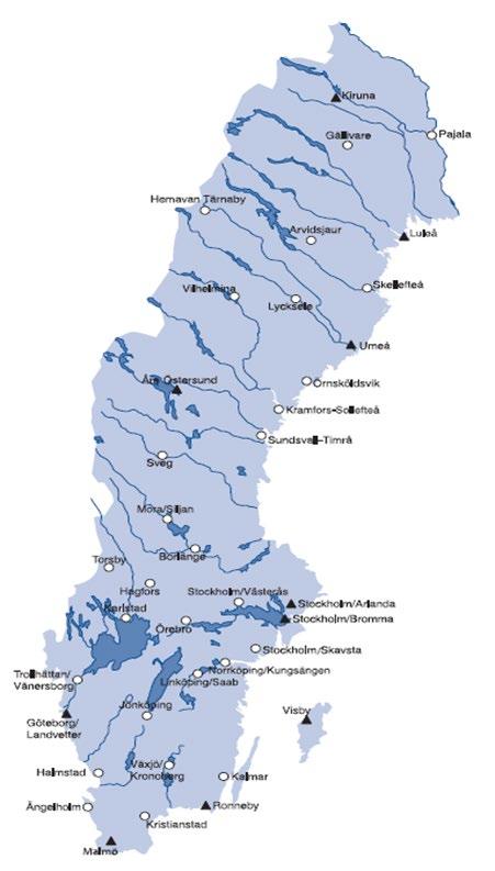 2 Sveriges flygplatser I detta kapitel ges en introduktion till det svenska flygplatssystemet med avseende på utvecklingen över tid av antalet passagerare och flygplatser samt ägandeförhållanden.