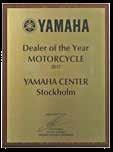 side-maskiner. Motorcykeltillbehör, med kläder och hjälmar för landsväg och crossbanor.