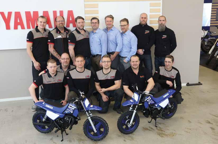 Nedre raden från väsnter: Robin Winzell, Mikael Velander, Zilvinas Cepulis, Olof Nilsson, Juozas Gintaras. Det är vi som är Stockholm www.yamahacenter.com Fullt utrustad Yamahaverkstad.