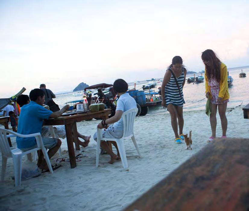 Ladda ner fler resguider på www.aftonbladet.se/resguider 13 5 x barer och klubbar The Millie and Tia Sunflower Beach & Bar Restaurant Skönt, avslappnat ställe med bra läge och som varit med länge.
