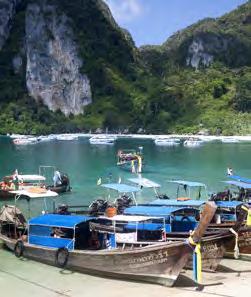 16 PHI PHI-ÖARNA 5 x utflykter Koh Mai Phai Bamboo Island Bamboo Island är en av de bästa dagsutflykterna, och det är ingen hemlighet.