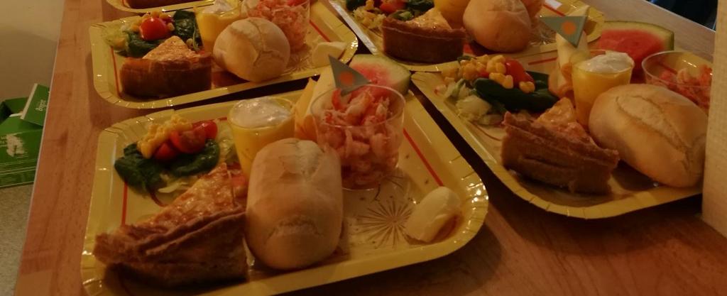 Vi dukade alla bord vi hade och Stefan och Pernilla Möllberg stod för underhållningen.