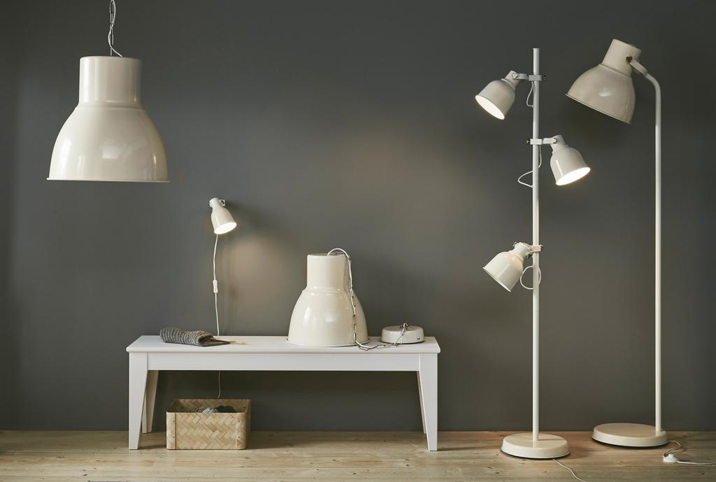 Denna lampa bär CE-märket. Energiklass A++ Enkel, överdimensionerad metallform inspirerad av gamla lampor från fabriker och teatrar.