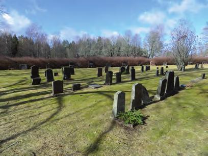 Gravstenarna är enkla och relativt små, främst högresta, antalet titlar är litet som det brukar vara i allmänna kvarter förman och byggmästare är två undantag.