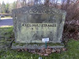 Familjegrav F017 Enkel  Axel Hultstrands