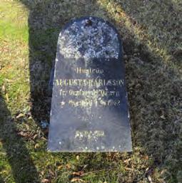 Krugers Familjegrav L029 Äldre enklare vård i svart polerad granit.