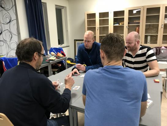 Efter en och en halv timmes promenad och utmaningar åkte vi vidare till Leos Lekland för aktivitet tre på lördagens program. Där familjen Holst: Olle, Elsa, Jessica och Jonas slöt upp.