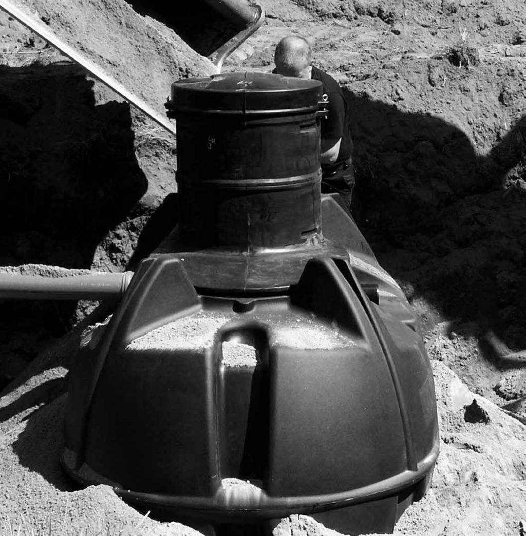 infiltrationsmodulsystem Det finns ett antal olika standard systemlösningar på s infiltrationsmodulanläggningar med självfall: Integrerade pumpsystem i slamavskiljare för infiltrations- och