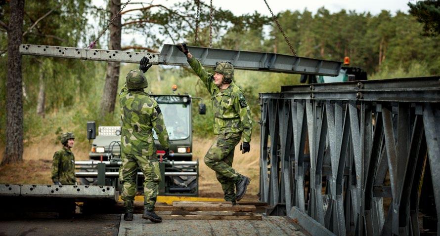 Förbandsbesök: Göta ingenjörregemente, Ing 2 Konstruktion av en logistikbro för elever vid Fältarbetsskolan, ett av momenten i kursen fackverk och förbindelser.