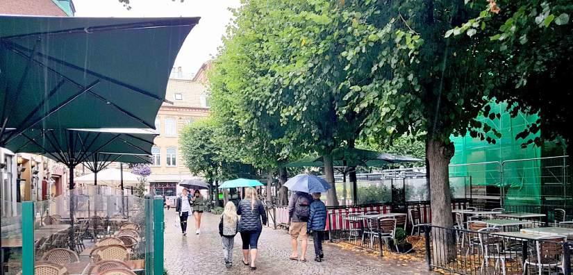 Stadsgator Har betydelse för flerbostadshus och småhus Hur stadens gator och platser upplevs avgörs i hög grad av hur de inramas.