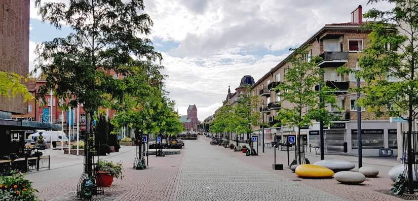 För flerbostadshus i Kristianstad samvarierar denna kvalitet med närhet till centralstation och serviceutbud vilket gör att det inte kommer med i modellen, trots att det finns ett samband med