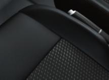 Bright/Machined Black-finish Däcktrycksövervakning Interiör utöver Limited Säten med läderdetaljer Tillbehörspaket