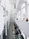 34 Topp 10: Barcelonas höjdpunkter Museu d Art Contemporani och Centre de Cultura Contemporània Det eleganta museet för samtida konst står i skarp kontrast till omgivningen.