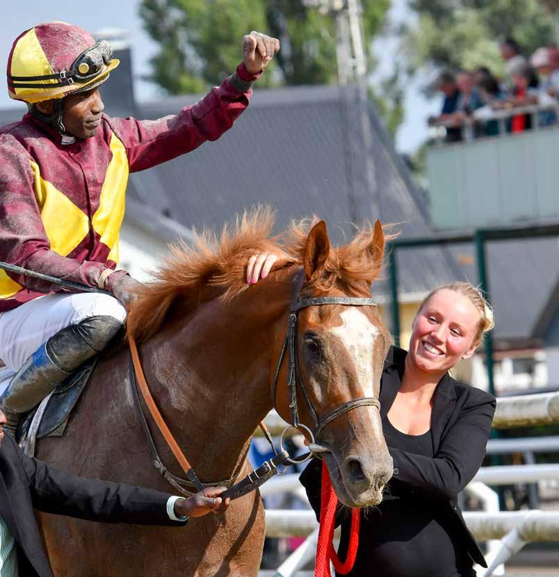 Dagens program 11.00 Entrén öppnar 11.45 Kvallöp 12.15 Lopp 1 EMIRATES BREEDERS PROGRAM 1 12.38 Lopp 2, V51 GULDHANDICAP 13.01 Lopp 3, V52 BRONSHANDICAP 13.