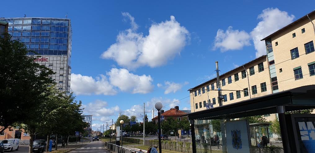 EGA Erik Giudice Architects Evenemangsområdet, Göteborg Volymstudie 2019-09-06 I alternativ Small föreslås att gymnasiebyggnaderna byggs på med ca 2-3 våningar vilket ger ca 11 000 m 2 ny BTA för i