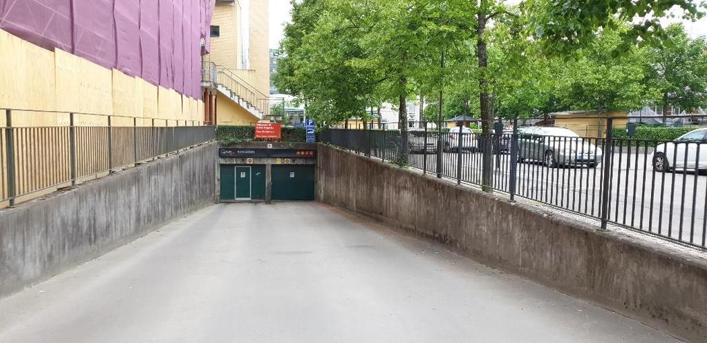 Burgårdsskolan. Befintliga parkeringar kring dagens evenemangsområde.