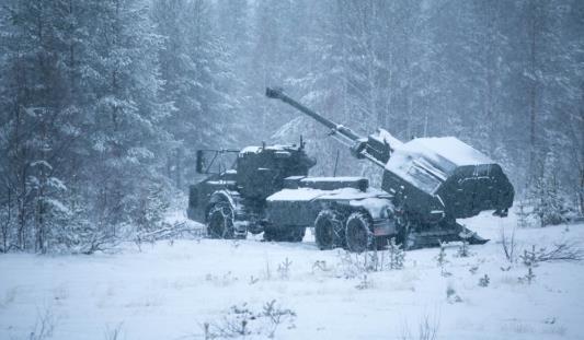 Sidan 21 av 45 avsnitt 5.3). Med tanke på risk vid användning indelas ammunition i skarp, lös och blind ammunition. Skjutning med skarp ammunition sker på skjutfältet.
