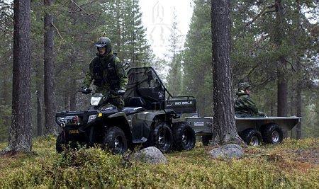 Framryckning av mindre terrängfordon så som snöskoter, sexhjulingar och bandvagnar vid sidan av vägar och stråk förekommer ofta under utbildningsmomenten.
