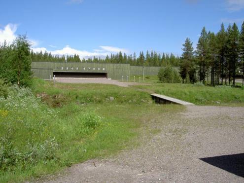 Sidan 27 av 45 ovan, förekommer verksamhet med lösskjutning och ej kaliberbunden ammunition såsom lys, rök, markeringsmedel och dylikt samt försöksverksamhet. Övningsområdet används även för t.ex.