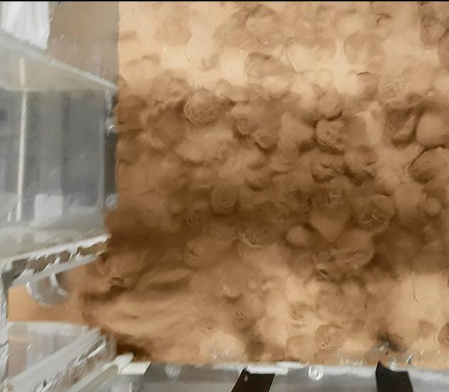 Mängden bäddmaterial som cirkulerar mellan pannan och förgasaren undersöktes med hjälp av nerskalade kallmodellsförsök.
