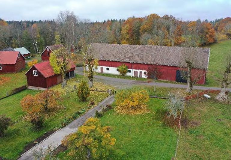 Fastigheten består av två skiften om 40 ha.