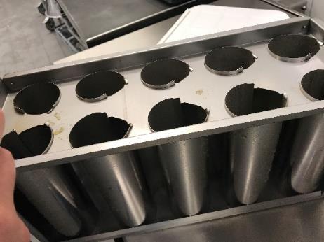 Avskiljningen sker mot kanterna av lamellerna och